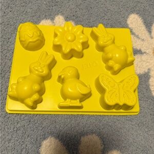 Jello Yellow Animal and Flower Mold Set